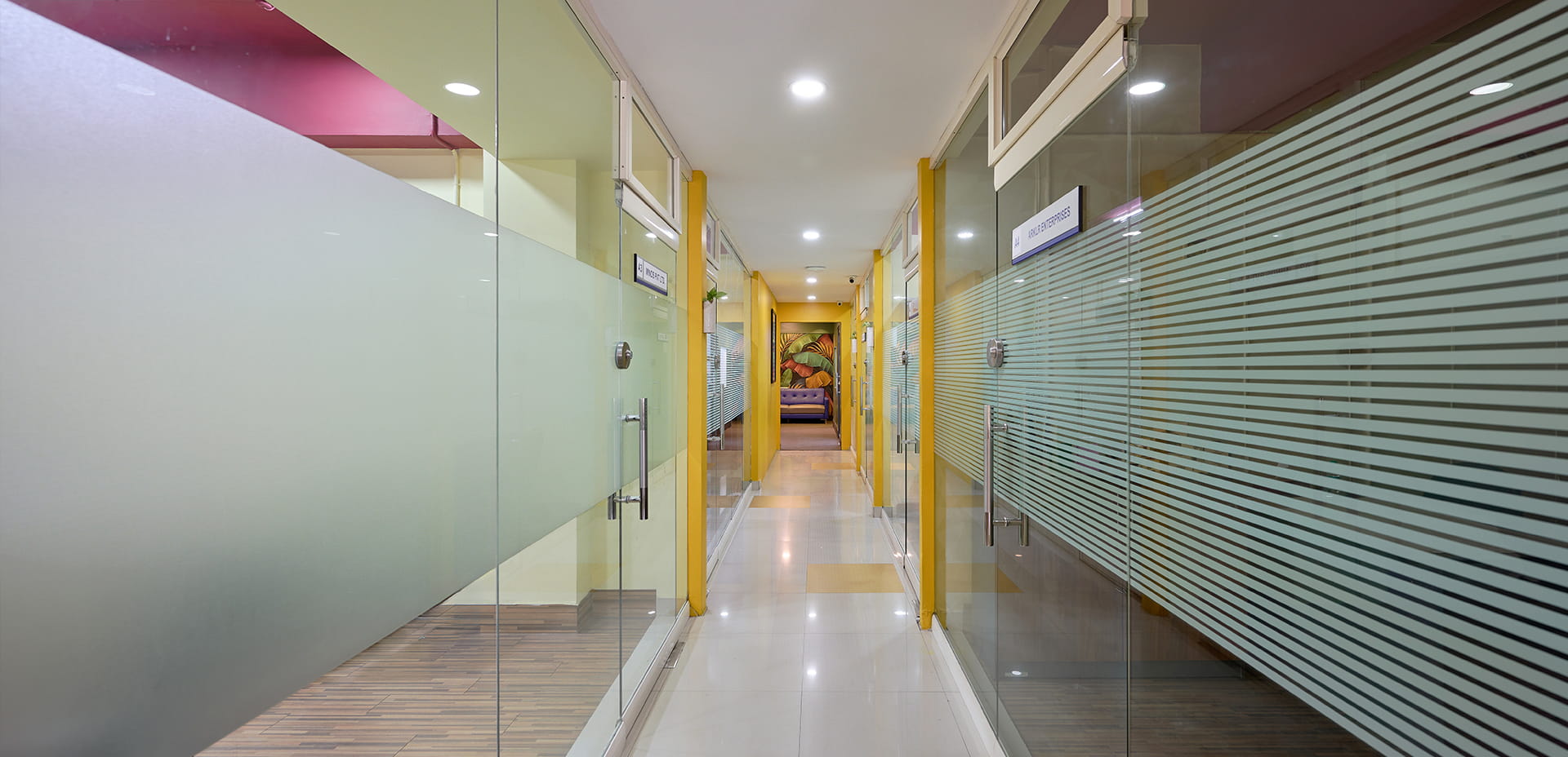 Fully equipped office space for rent in Jos Junction, Kochi with meeting room facilities.