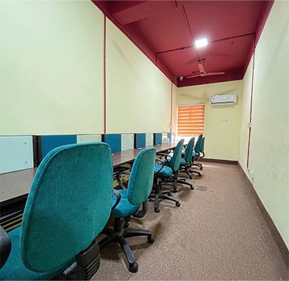 Well-designed coworking spaces in M G Road, Kochi ideal for startups, freelancers, and businesses.